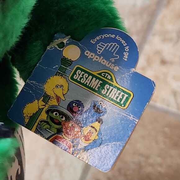 1995 Oscar the Grouch Plush in Trash Can – Classic Sesame Street Toy - Picture 6 of 14